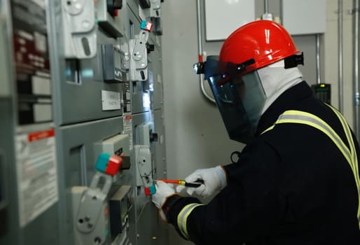 MANTENIMIENTO DE SISTEMAS ELÉCTRICOS